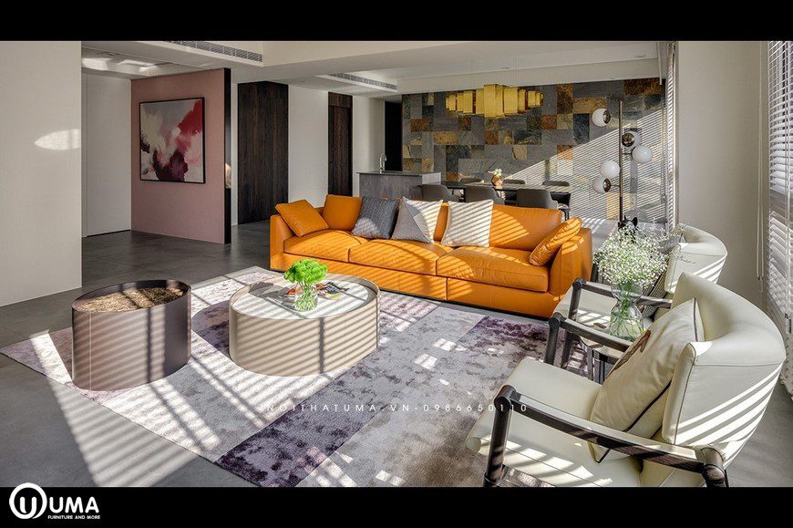 Với bộ sofa được lựa chọn khá đặc biệt, với 2 màu sắc, cam và màu trắng sữa