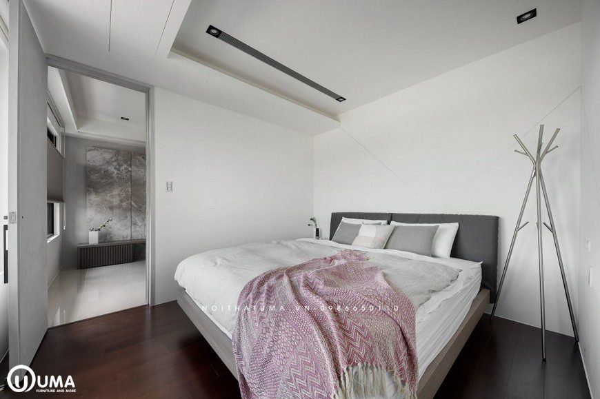 Không gian phòng ngủ với diện tích nhỏ hẹp, nhưng vẫn chưa đựng đầy đủ các tiện ích
