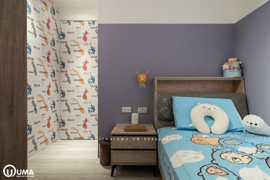 Phòng ngủ của trẻ nhỏ được thiết kế khá gọn gàng và bắt mắt, với hình ảnh họa tiết sinh động.