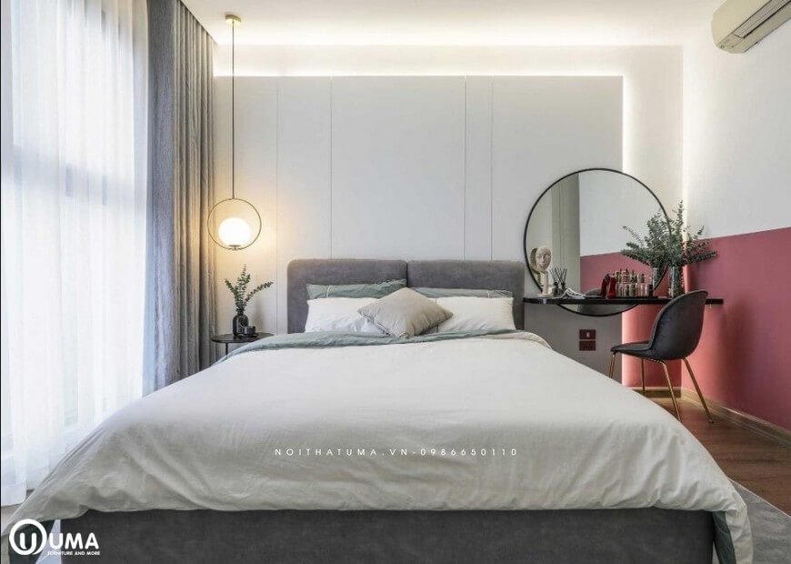 Phòng ngủ với màu hồng được tạo ra tại các chân tường mang lại một sắc thái trẻ trung và năng động