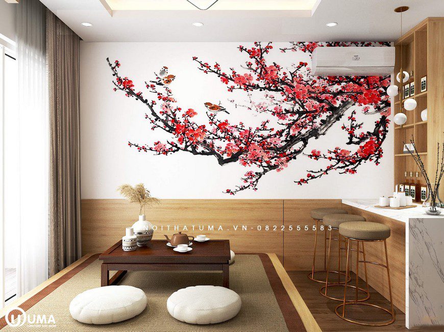 Phòng khách thiết kế theo kiểu dáng Nhật bản, với bức tường được trang trí với bức tranh hoa mai. Bên cạnh là bàn bar uống nước khá đặc biệt.