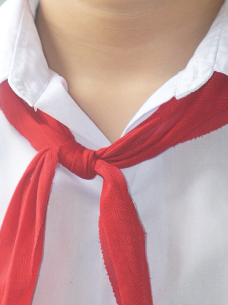Khám phá: Hướng dẫn cách thắt khăn quàng đỏ đơn giản, đúng cách, , Khám phá